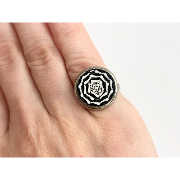 Micromosaic Floral Black & White Maze Motif Silver Toned Vintage  Ring - sz 5 - Picture 6 of 9